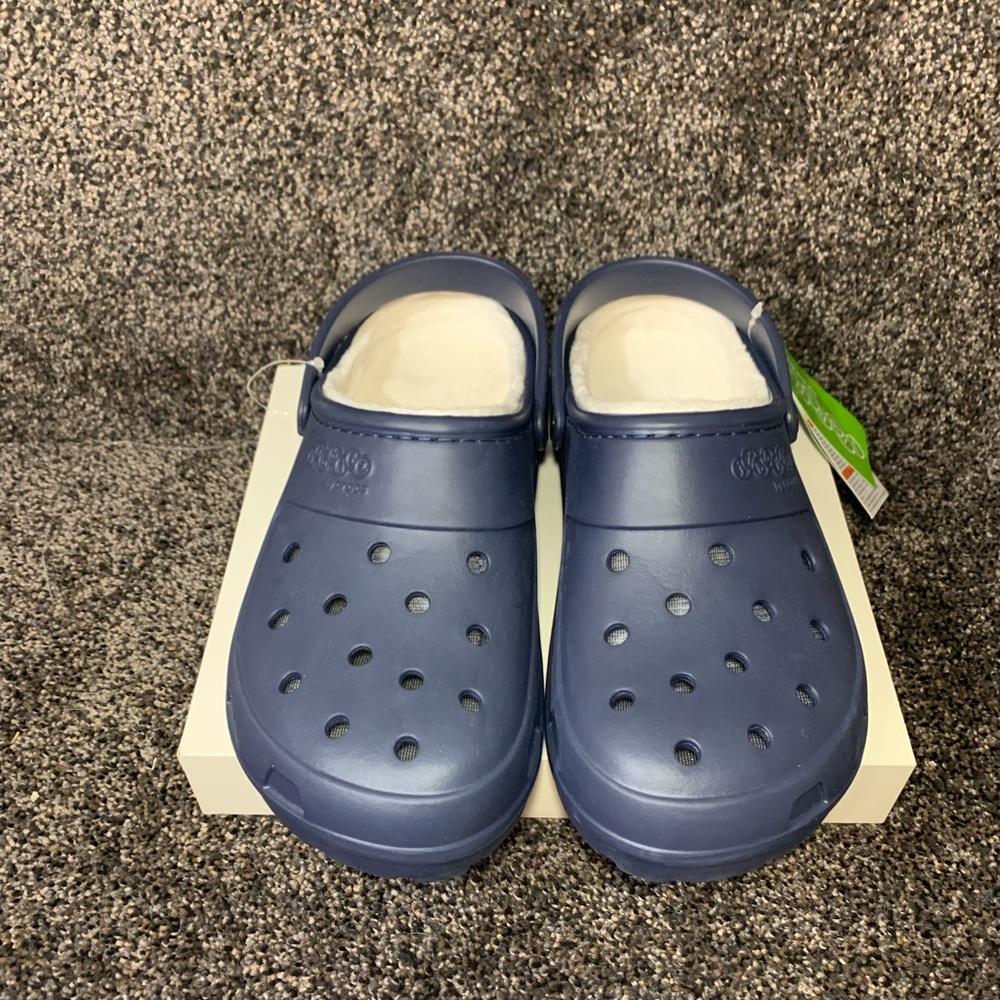 Lined Fuzzy Warm Crocs size 12 & 13 unisex - Picture 2 of 7